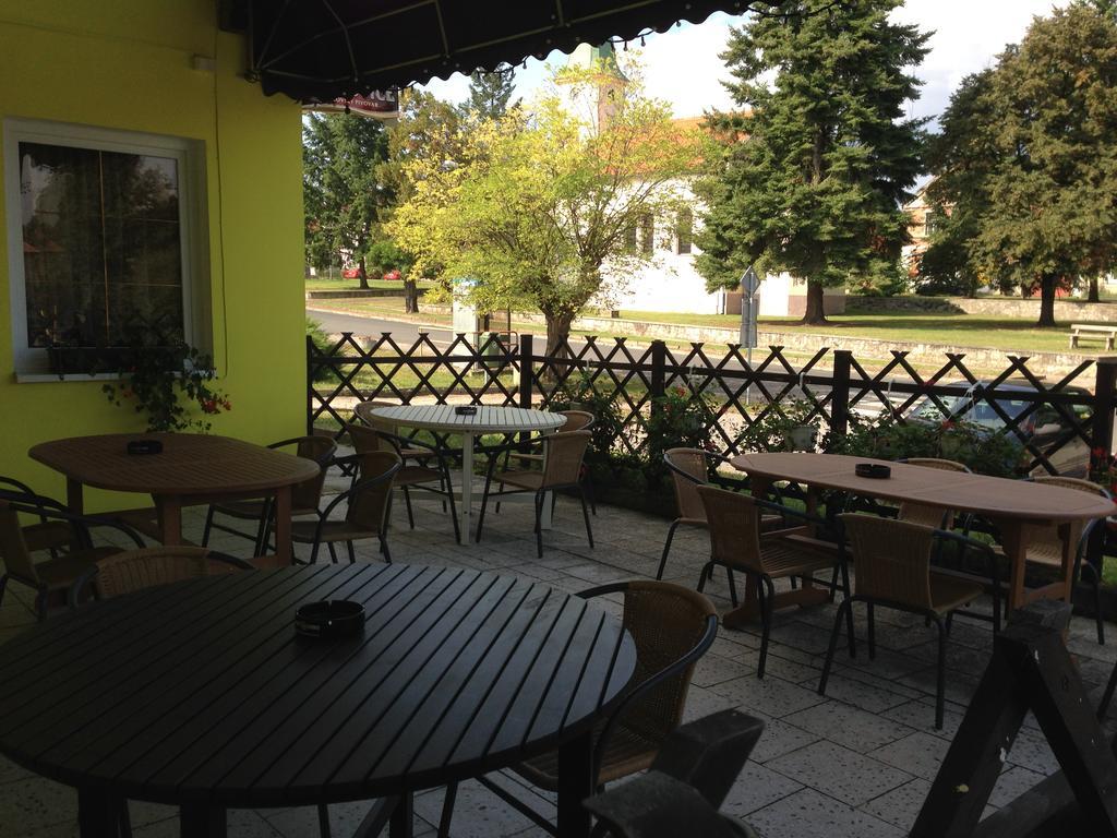 Penzion Krasny Dvur Екстериор снимка